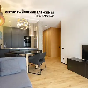 https://173-black-and-white-cozy-apartment.hotels-of-kiev.com