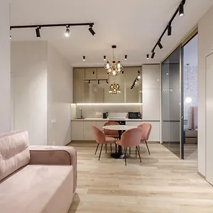 https://232-cozy-apartment-nearby-with-central-railway-station.hotels-of-kiev.com